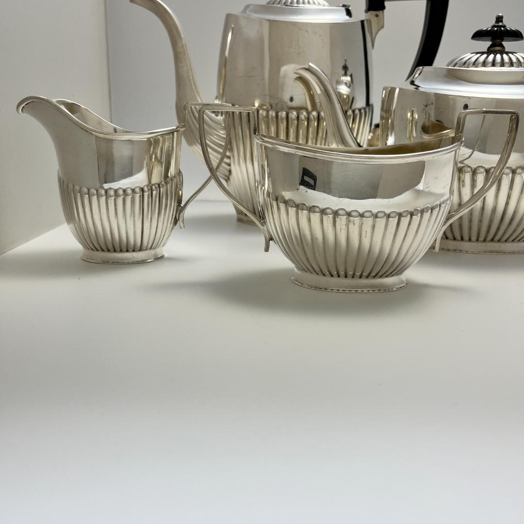 【英国】 クイーンアンスタイルのティーセット 4点 ティー/コーヒーポット