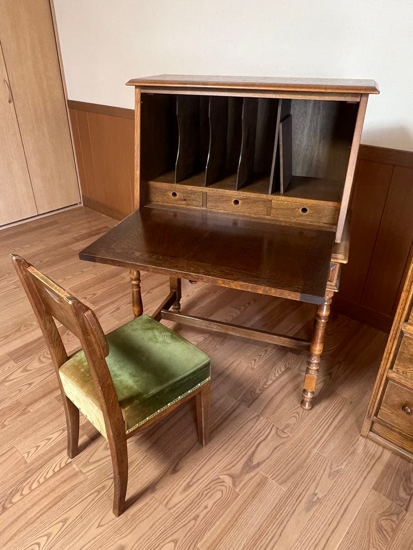 カントリーハウス　ドレッサー、椅子、デスク、チェスト