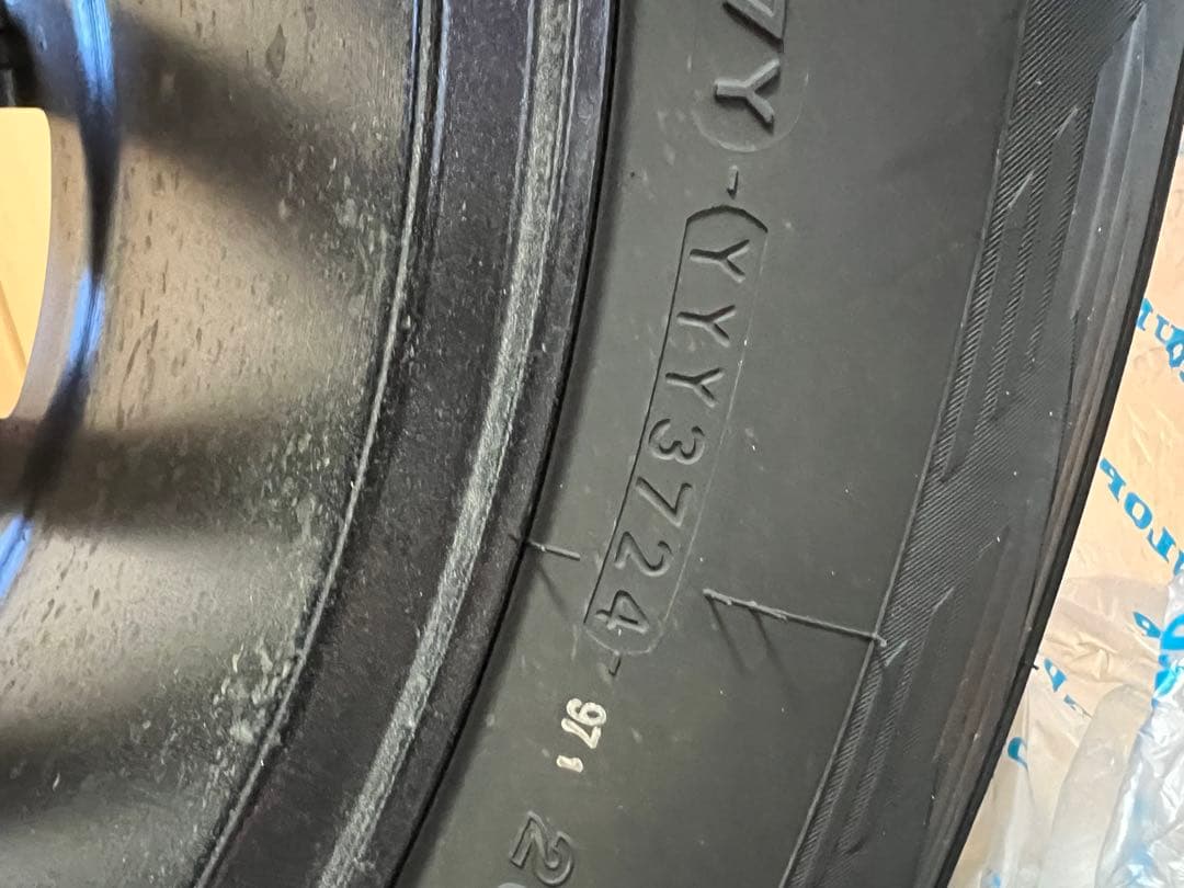 (極美品・バリ溝) 2024年製ランドクルーザープラド150 スタッドレスタイヤ