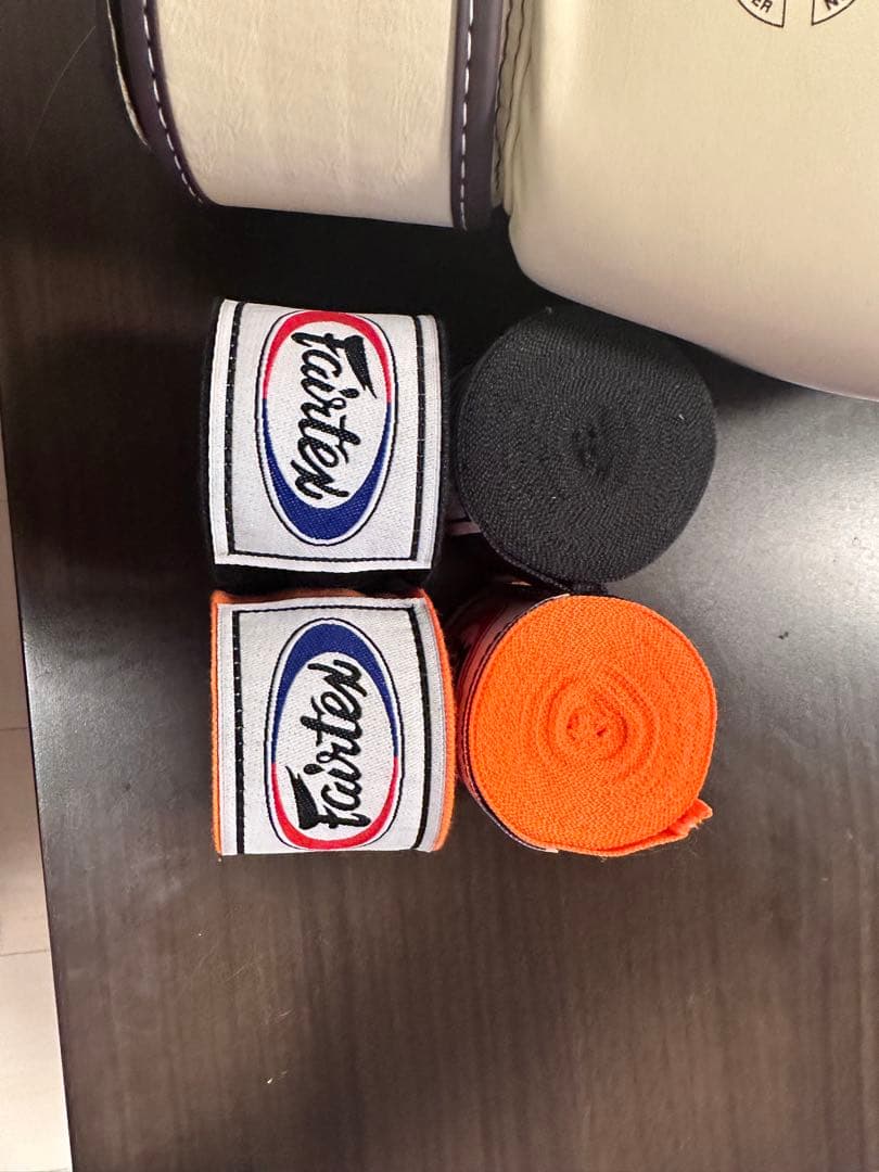 Fairtex ムエタイ＆キックボクシング本革グローブ 12oz クリーム色