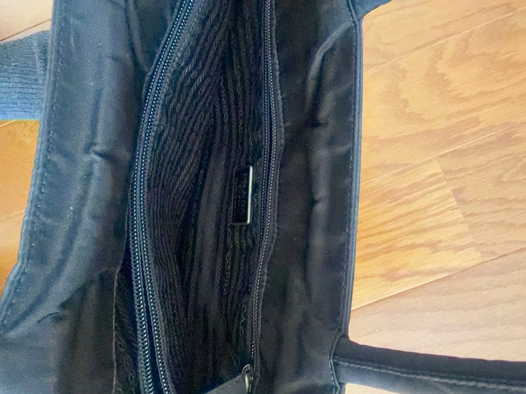 値下げしますね。PRADA 黒 ナイロン トートバッグ