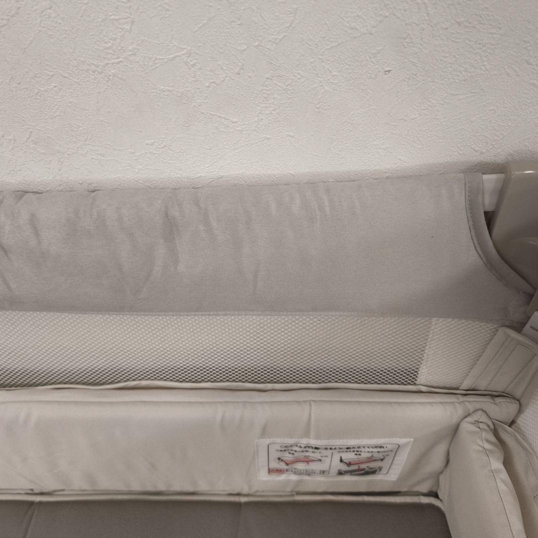 アップリカ ココネルエアープラスAB ベビーベッド　ホワイトベージュ