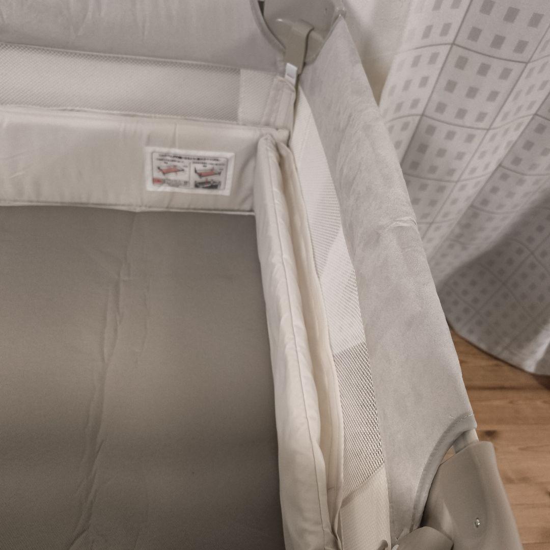 アップリカ ココネルエアープラスAB ベビーベッド　ホワイトベージュ