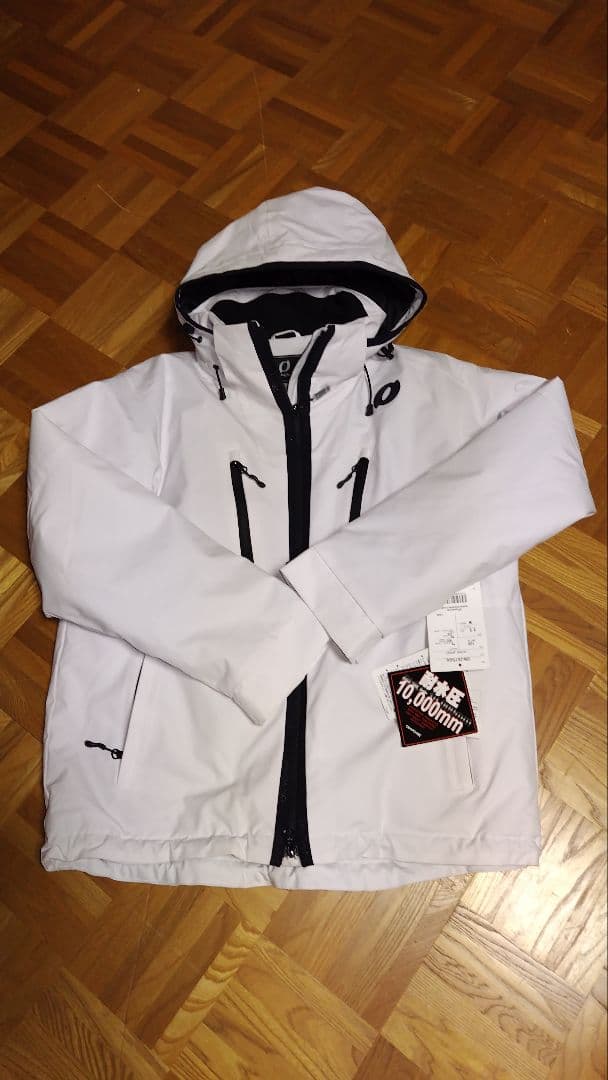 ONYONE ホワイトスキーウェア 25年モデル新品未使用 パンツは2回使用