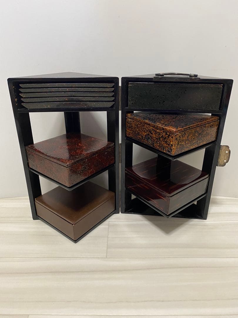 晴霞堂　内朱五寸五段両開重箱　桜皮　大正時代