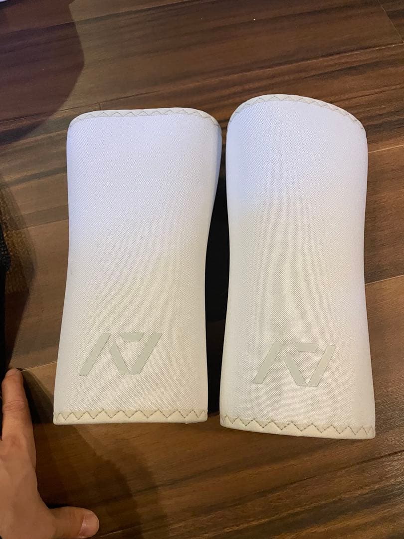 A7 ホログラス　ニースリーブ　ロジャーモーティス　ユニセックス　Mサイズ 白