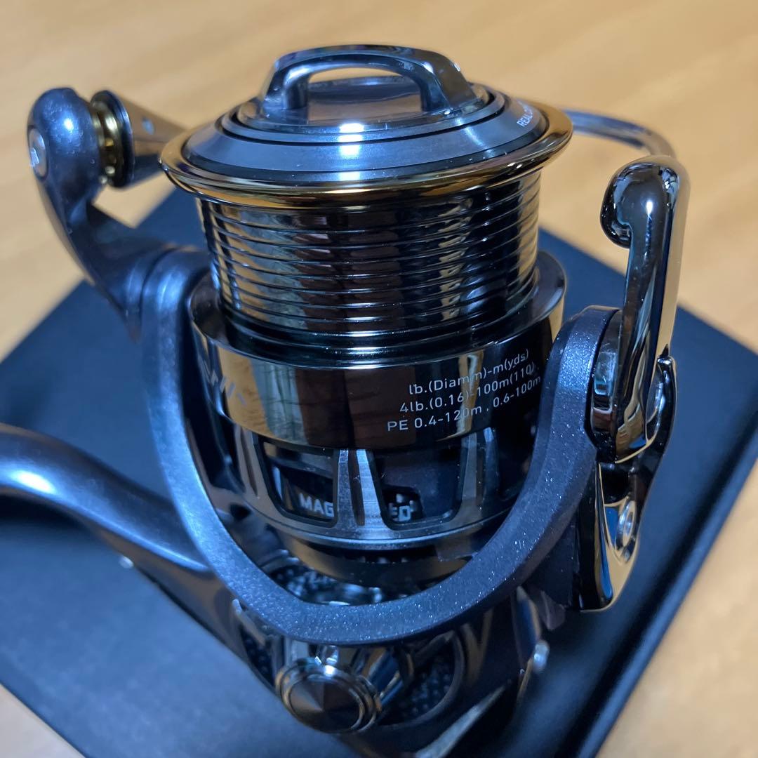 美品 ダイワ 12イグジスト 2004