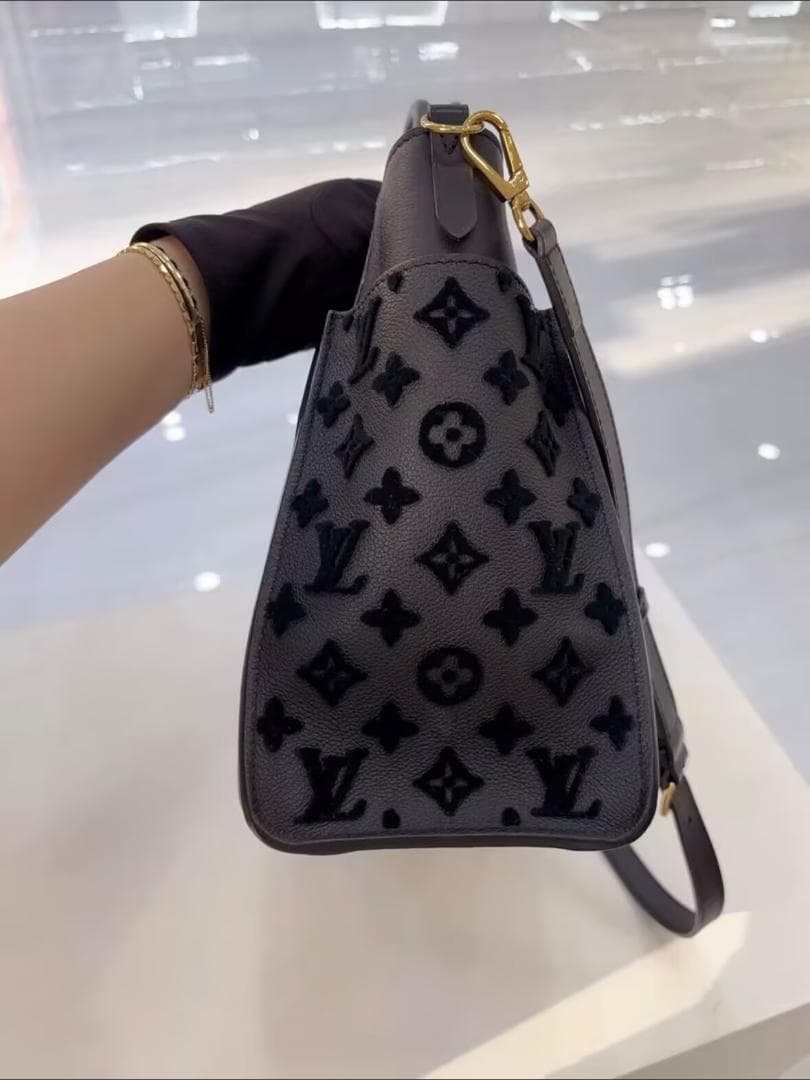 【新品同様】On My Side ブラック ショルダーバッグ