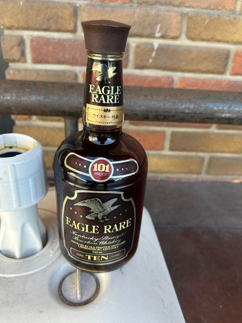 EAGLE RARE 10年 バーボンウイスキー 750ml