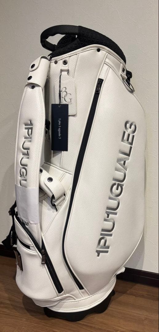 1PIU1UGUALE3 ホワイトキャディバッグ