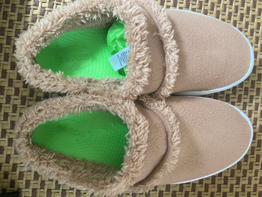 新品OOFOS OocOOzie Mule サンダル US 8 25センチ