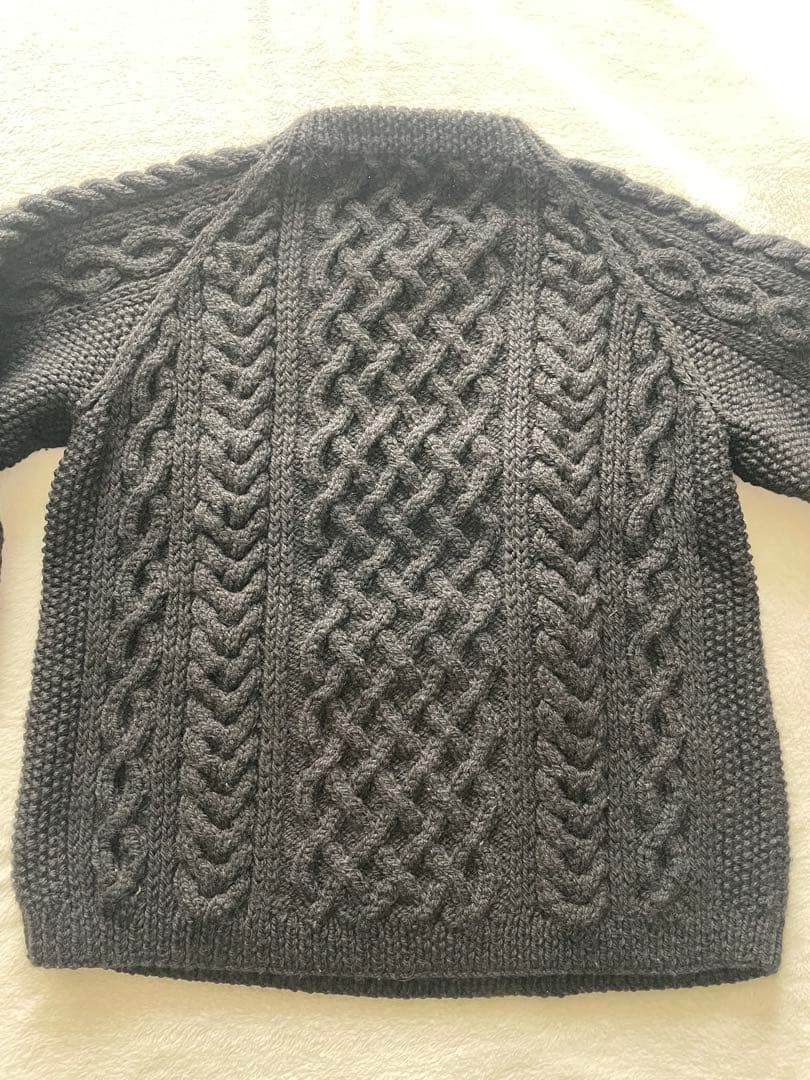 Inverallan ブラック ケーブルニットセーター