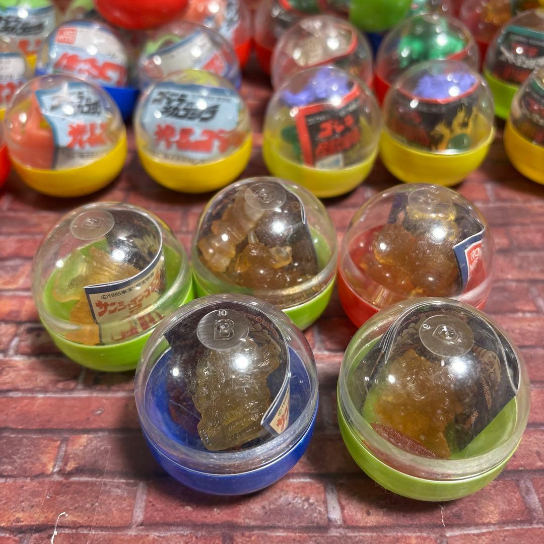 カ*君様 【当時モノ】ガシャポン　ゴジラ　カプセルトイ30個セット