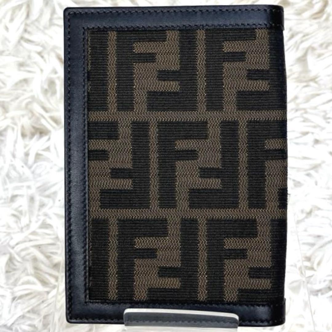 ✨新品フェンディ パスポートケース ズッカ FF メンズ レディース 本物 正規