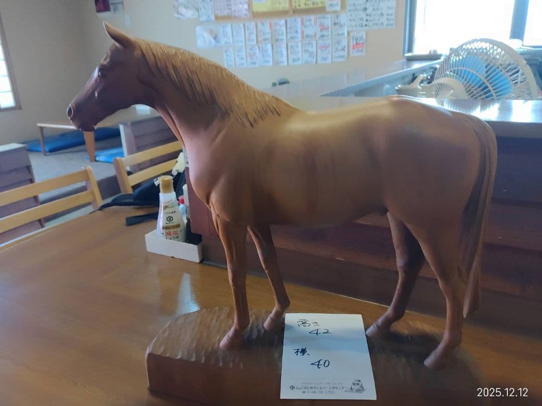 木製馬の彫刻 　古民家から見つけました　滑らかな質感が素敵です
