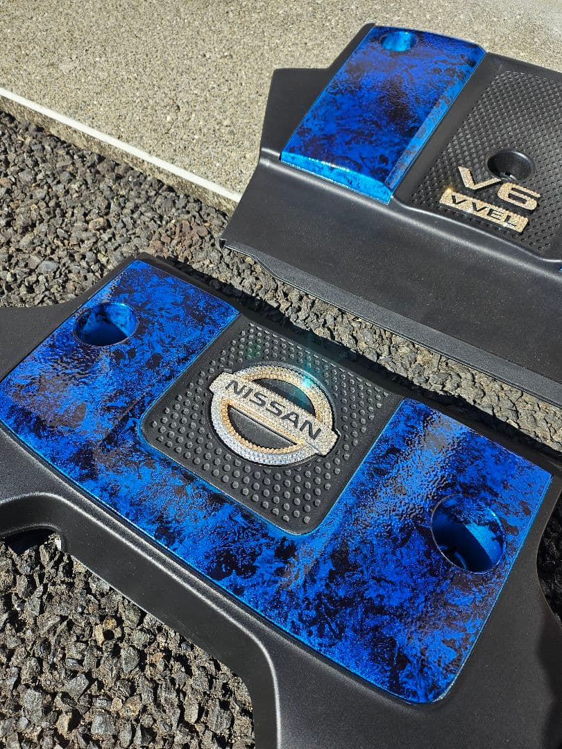 Z34　エンジンカバー　ラップ塗装　エンブレム　スワロフスキー加工