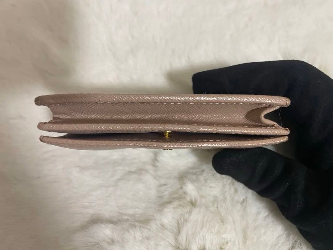 PRADA ベージュレザー名刺入れ