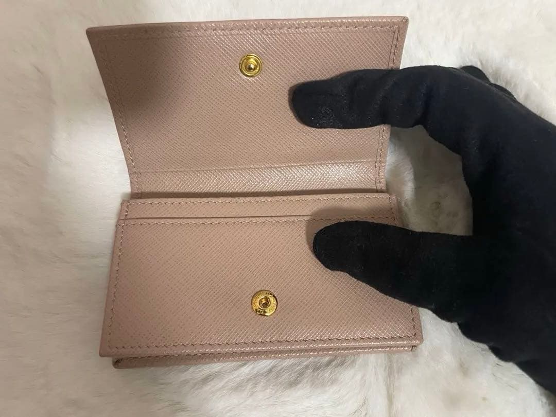 PRADA ベージュレザー名刺入れ