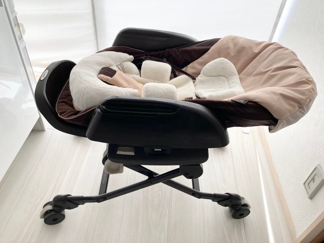 【電動】Combi ネムリラBEDi オートスウィング ハイローチェア