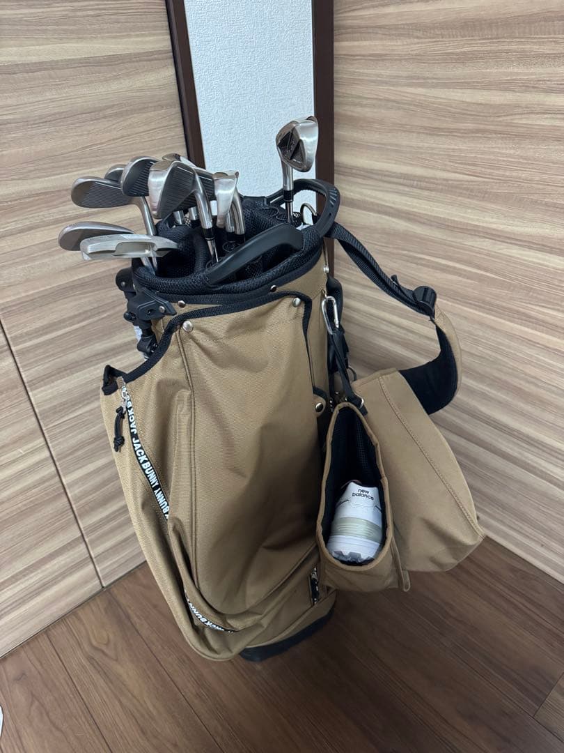 アイアンセットとキャディバッグ