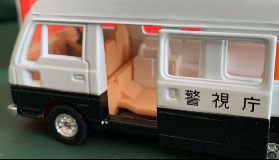 トミカダンディ 001 ニッサン キャラバン 事故処理車