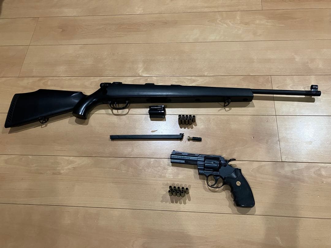 クラウン　スナイパーライフルとリボルバー