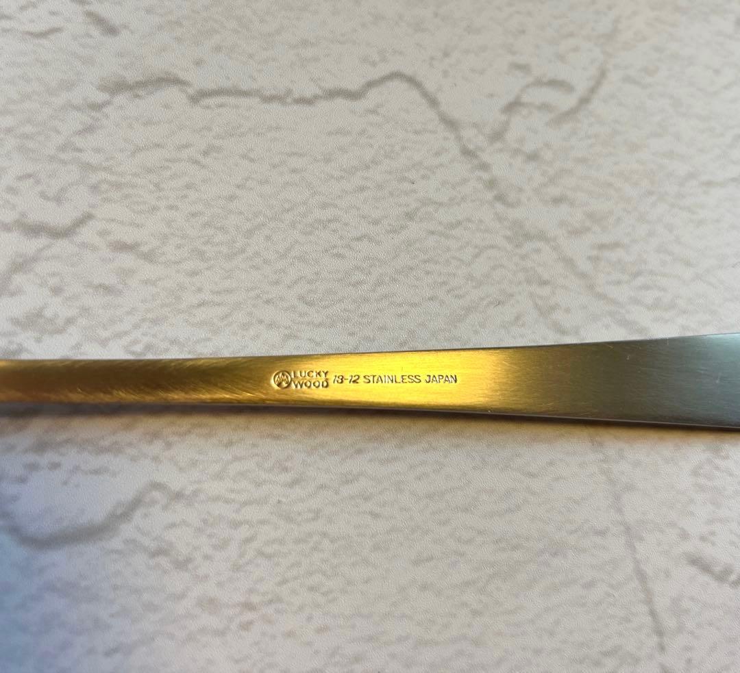 砂　【訳あり未使用】ラッキーウッド 18-12 (26本)カトラリーセット