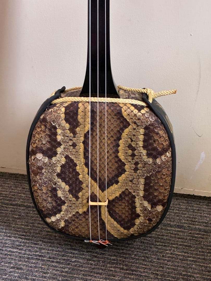 ヘビ皮三線 3弦 黒