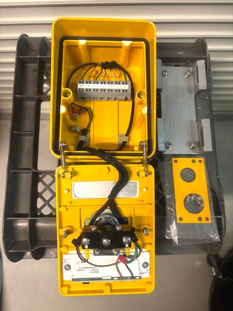 歩行者押しボタン　日本信号株式会社　本物