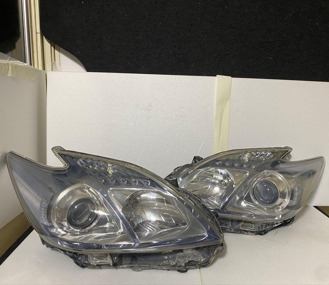 トヨタ プリウス 30系（ZVW30） 純正ヘッドライト 左右セット（ハロゲン）