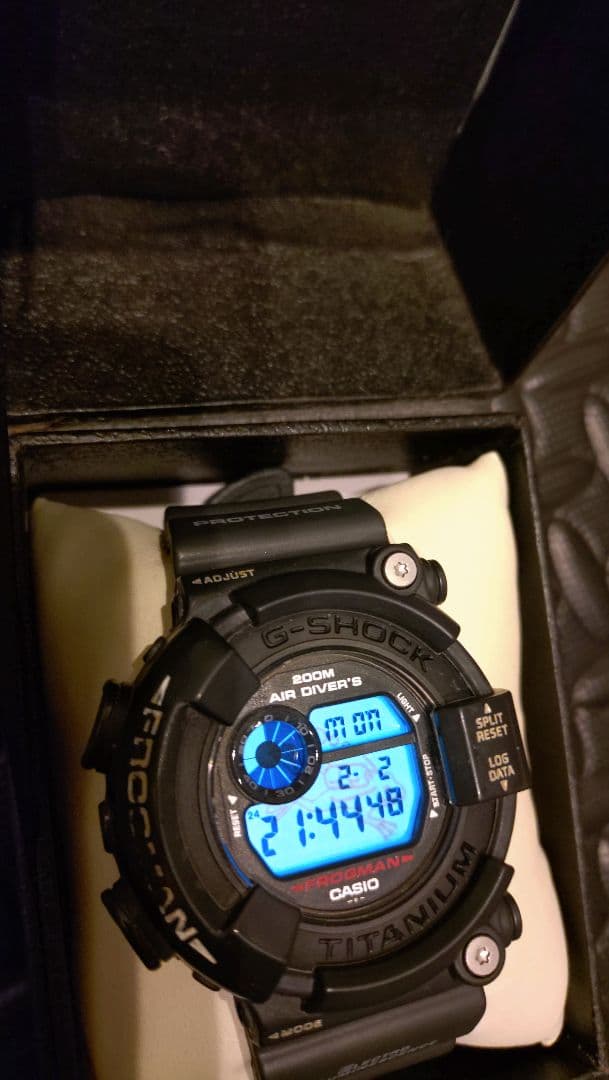 マ*4様 フロッグマン　メン・イン・ブラック