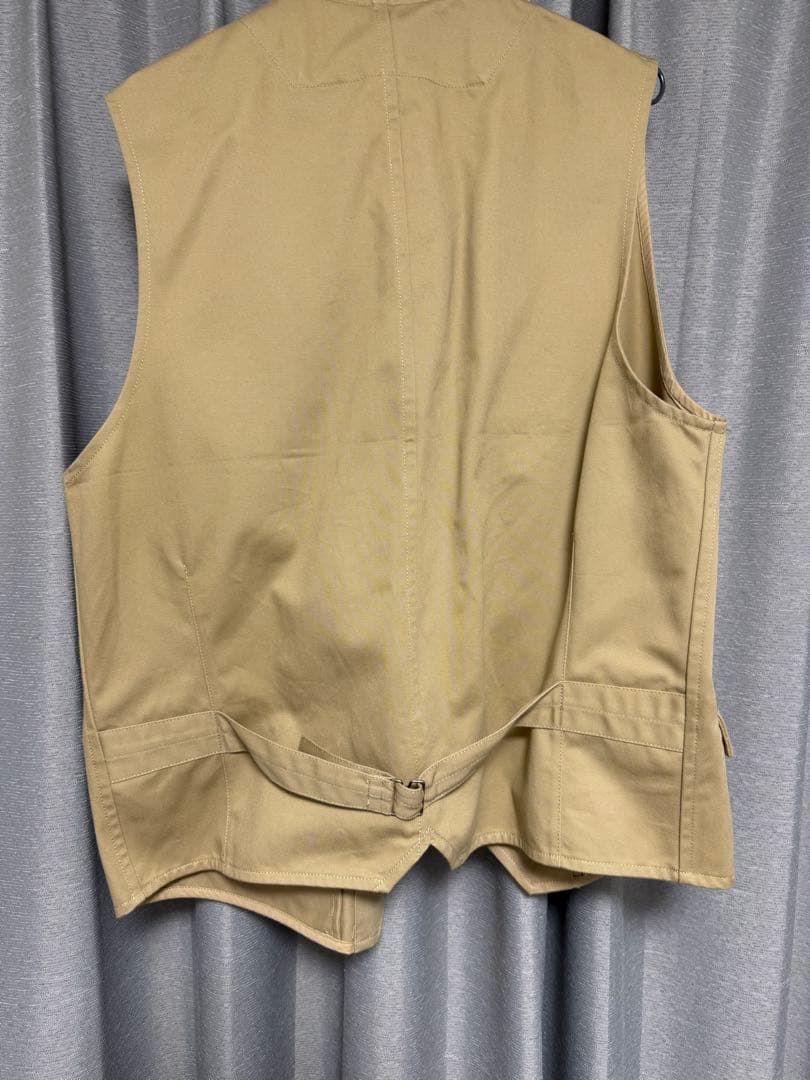 パブロヴィンチ　ベージュ ベスト
