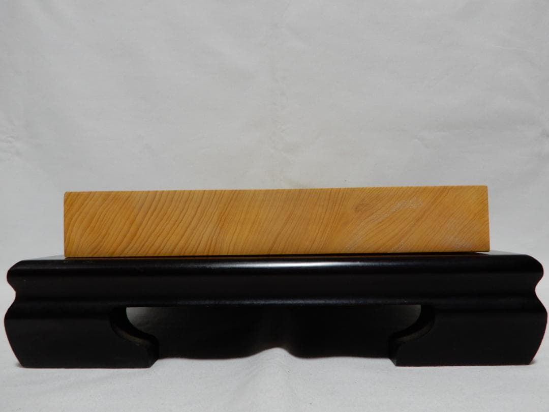 国産（日向産） 本榧卓上９路盤　台座付　ほんのり甘い香り!　使用僅美品