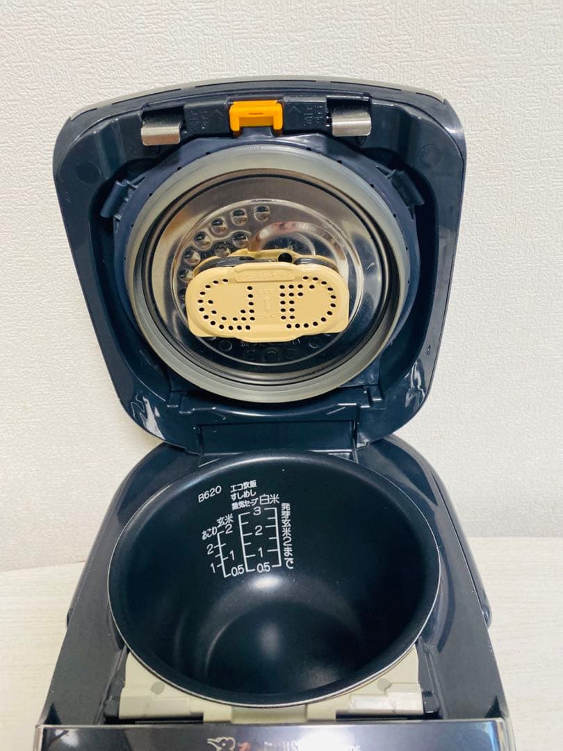 ZOJIRUSHI 圧力IH炊飯ジャー 極め炊きNP-RT05型 ブラック