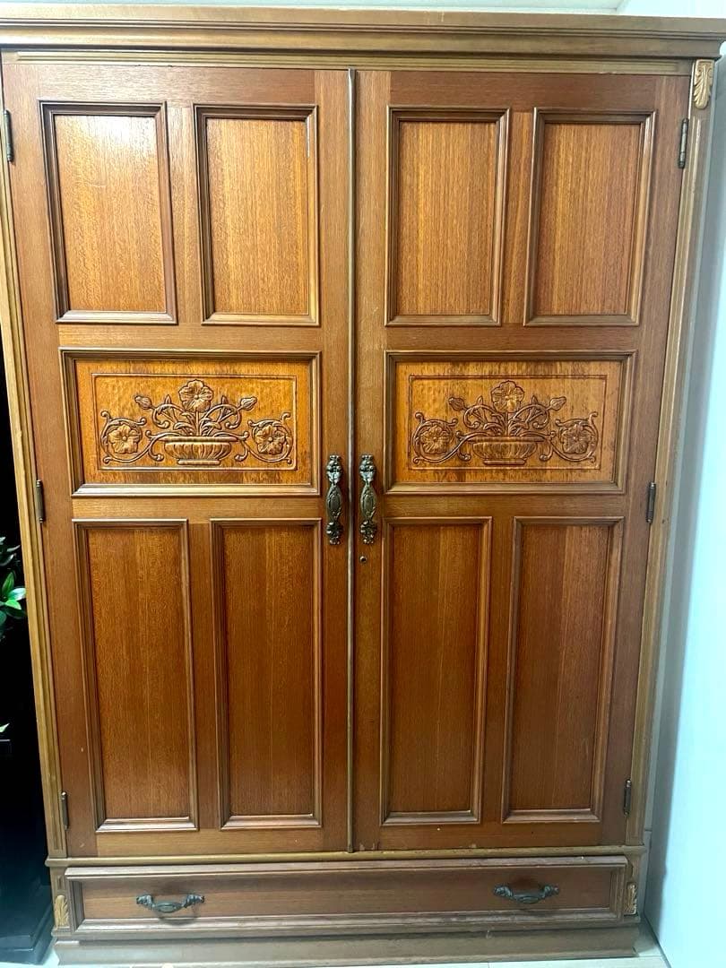 アンティーク　クローゼット