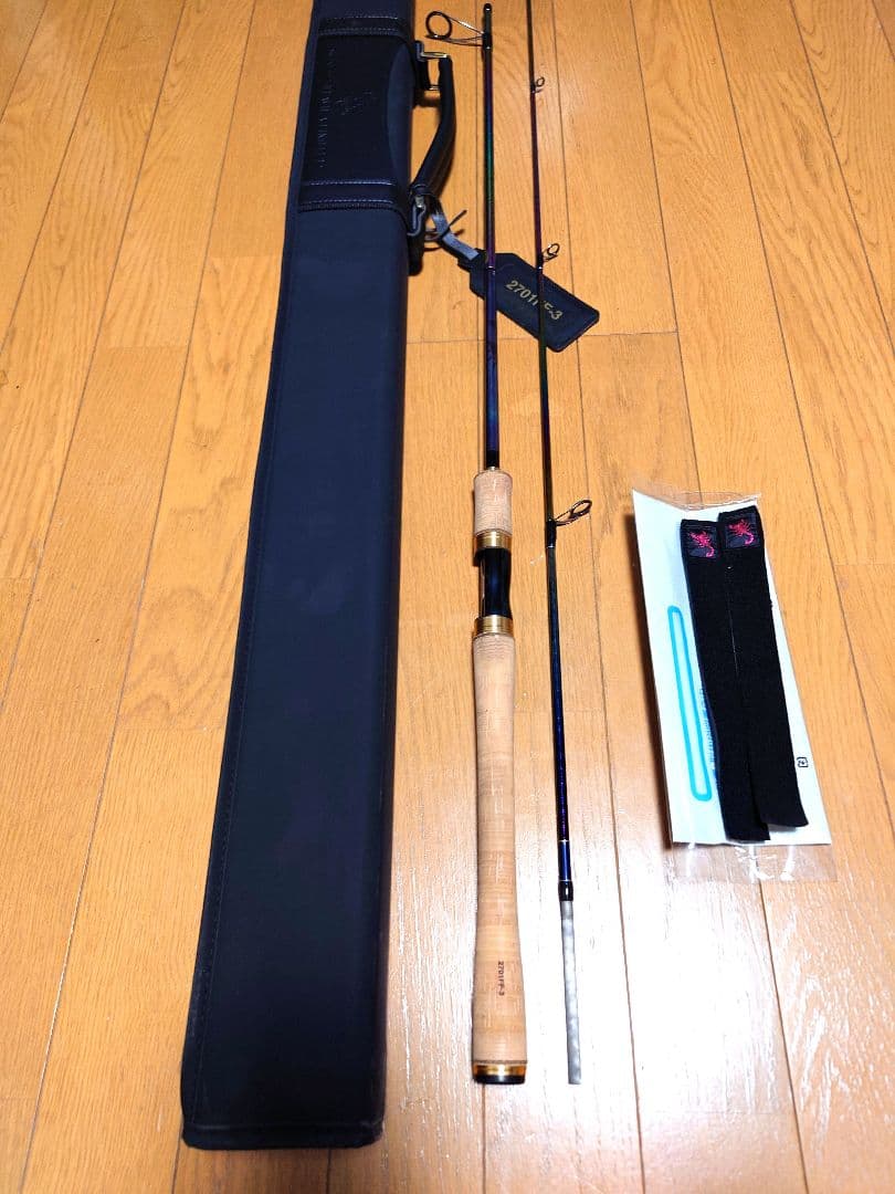 ワールドシャウラリミテッド　2701FF-3 美品！