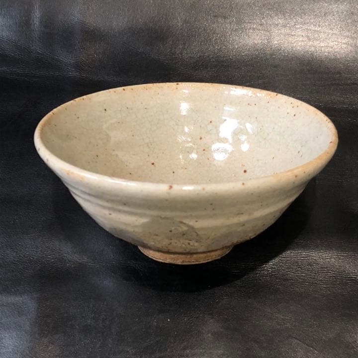 究極の古美術◼️蔵からかなり高そうな古い抹茶茶碗が出て来ました、高麗茶碗？