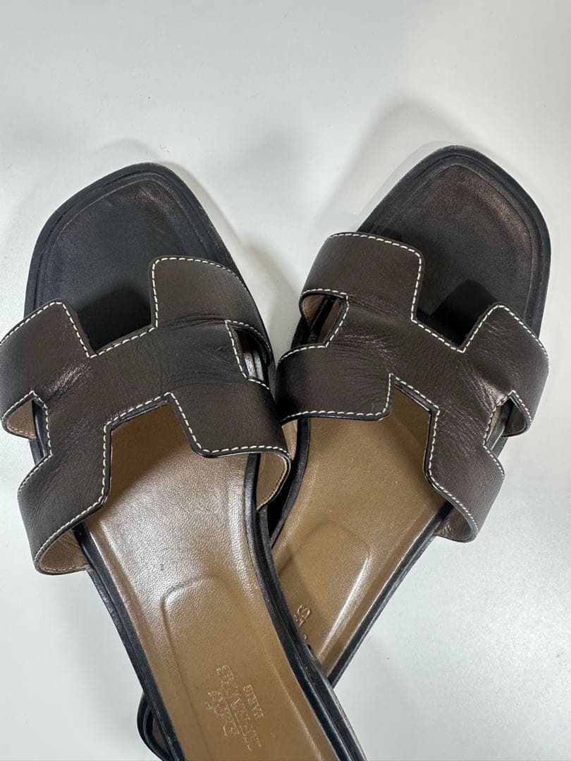 H ermes ブラックレザー風オープントゥサンダル