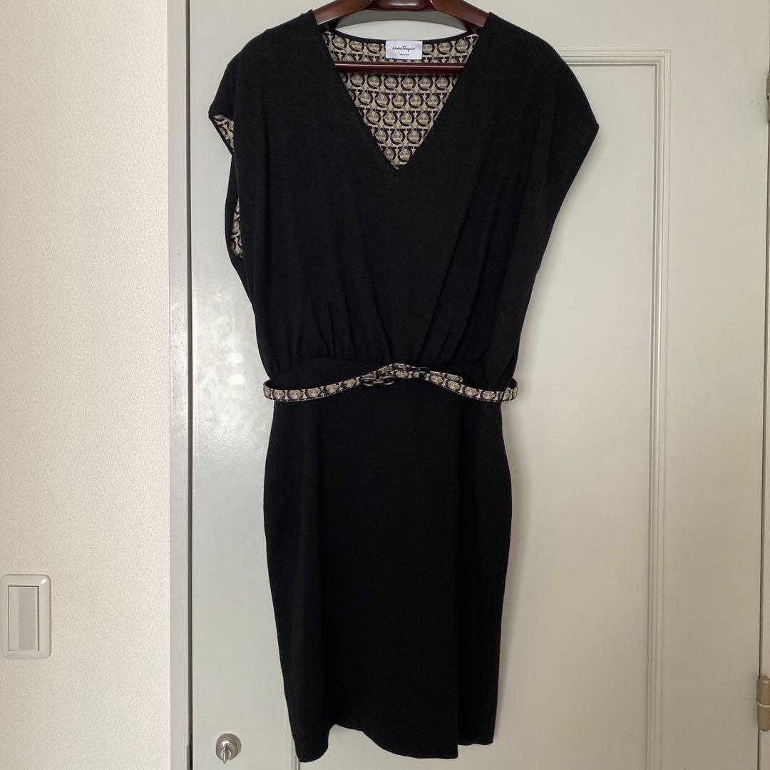 美品　フェラガモ ニットワンピース