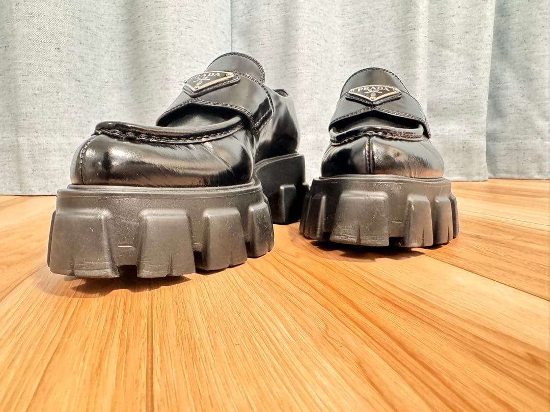「ゆーり専用」プラダ モノリス ブラッシュドレザー ローファー