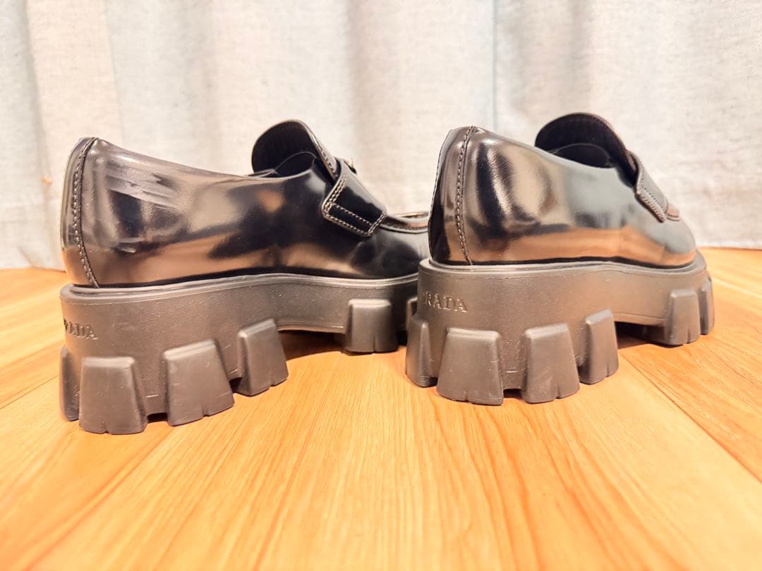 「ゆーり専用」プラダ モノリス ブラッシュドレザー ローファー
