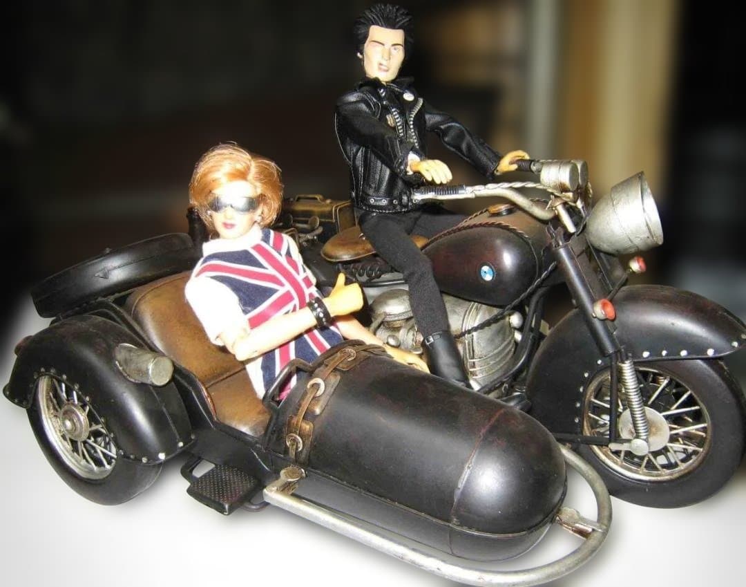 1/6  バイク　サイドカー　黒　クールガールやバービーを乗せれます。