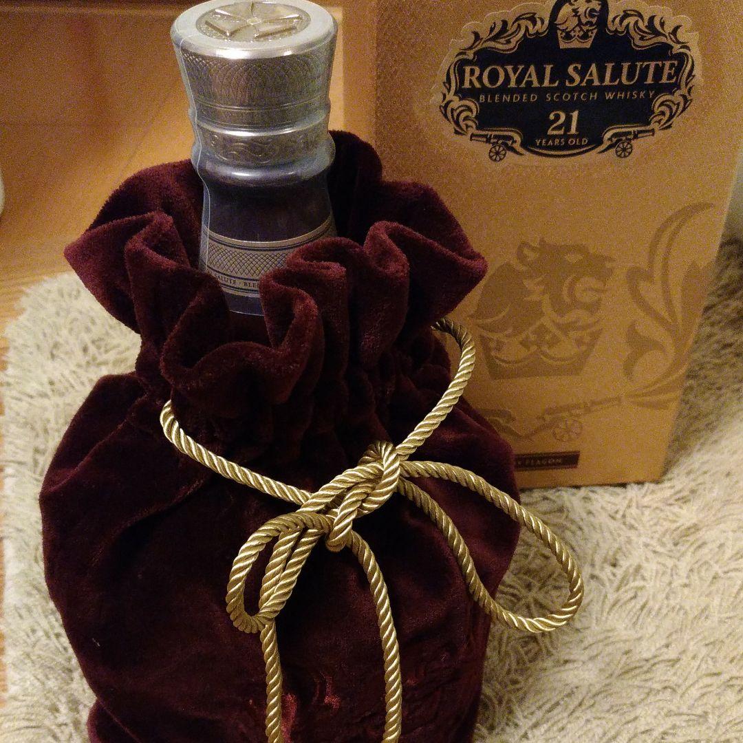 ウイスキーロイヤルサルート SALUTE 21年陶器ボトル  ブラウン