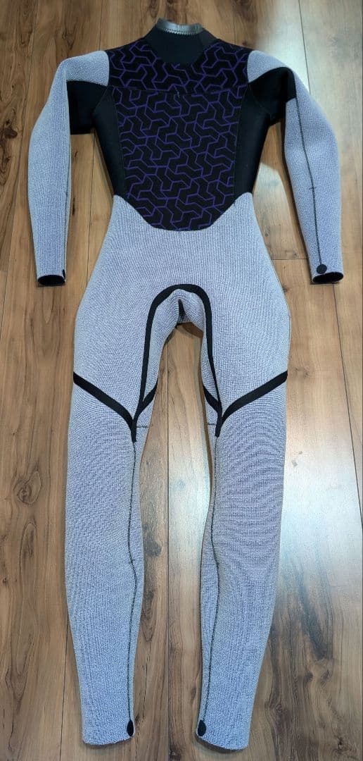 BILLABONG　セミドライ　バックジップ　レディースML 新品未使用