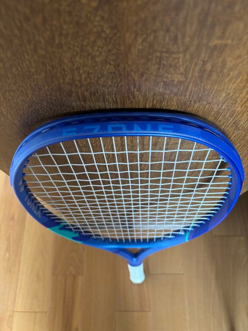 新品同様　現行モデル ヨネックス Eゾーン 100Ｌグリップ2