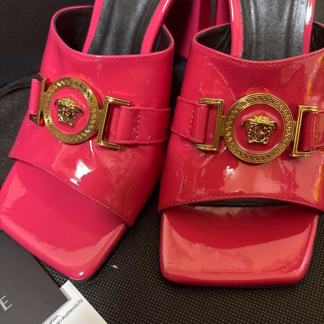 激安VERSACE ピンク メドューサ　スクエアトゥ エナメルミュール 新品