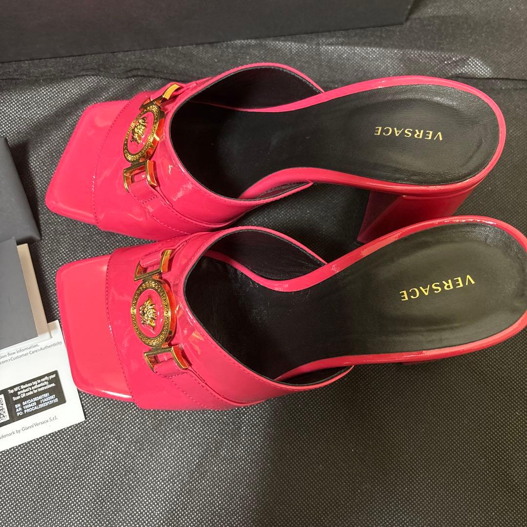 激安VERSACE ピンク メドューサ　スクエアトゥ エナメルミュール 新品