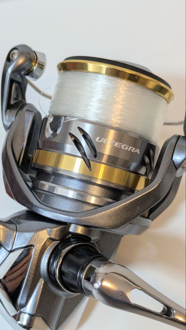 極美品　シマノ リール 　17　アルテグラ C3000　ナイロンライン(2号)付