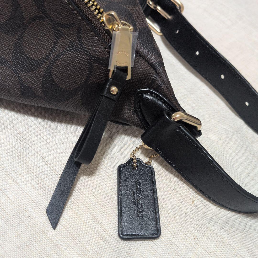 COACH ボディバッグ シグネチャー柄