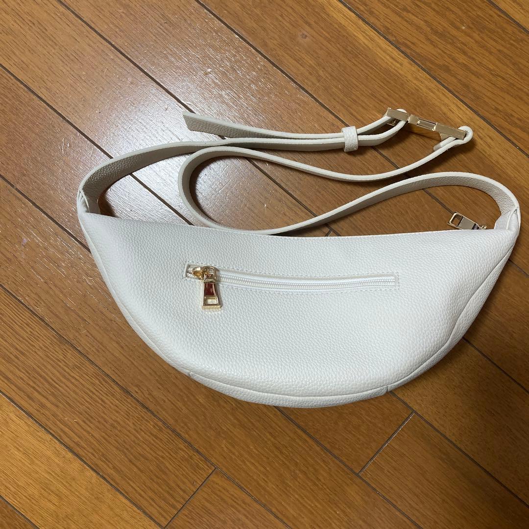 RIVE DROITE(リヴドロワ) 【上品デザイン】カーブボディバッグ